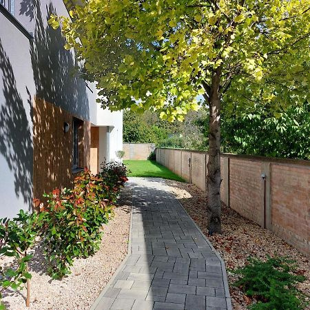 Linden Apartman 002 - Adults Only Mosonmagyarovar Exterior foto