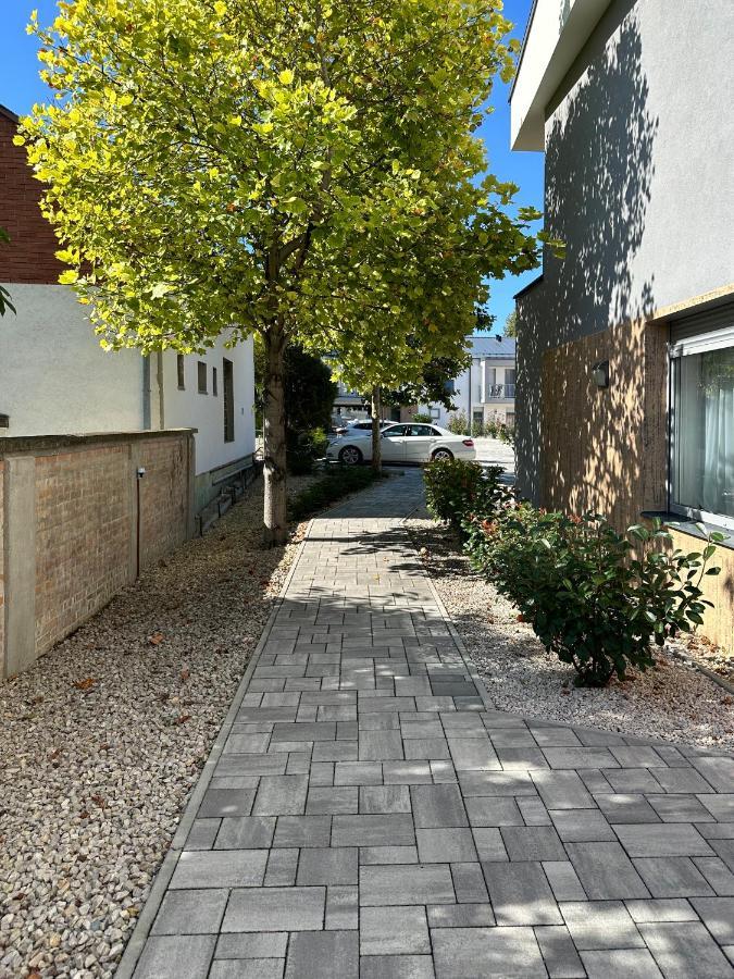 Linden Apartman 002 - Adults Only Mosonmagyarovar Exterior foto