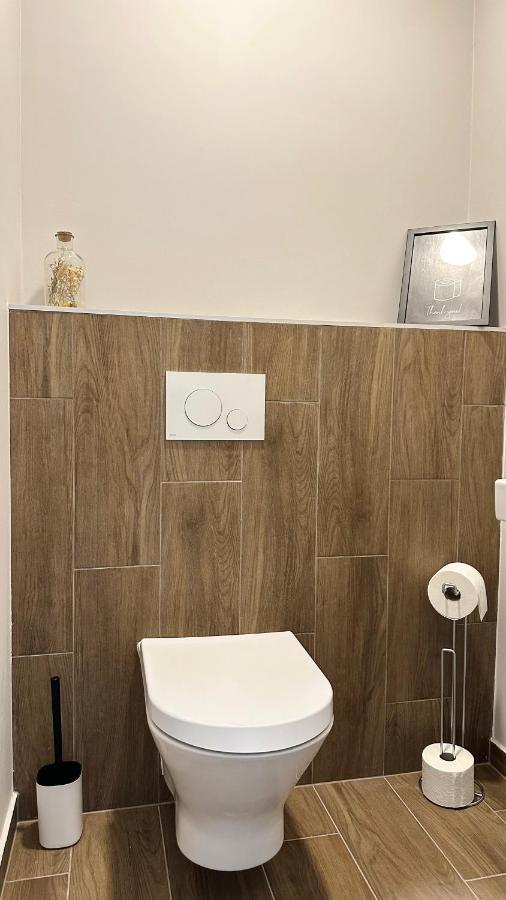 Linden Apartman 002 - Adults Only Mosonmagyarovar Exterior foto