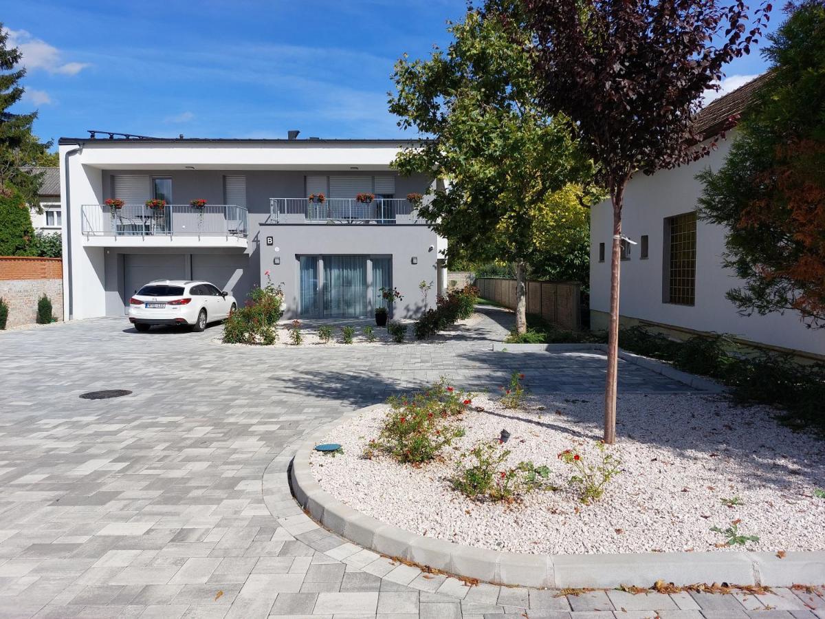 Linden Apartman 002 - Adults Only Mosonmagyarovar Exterior foto